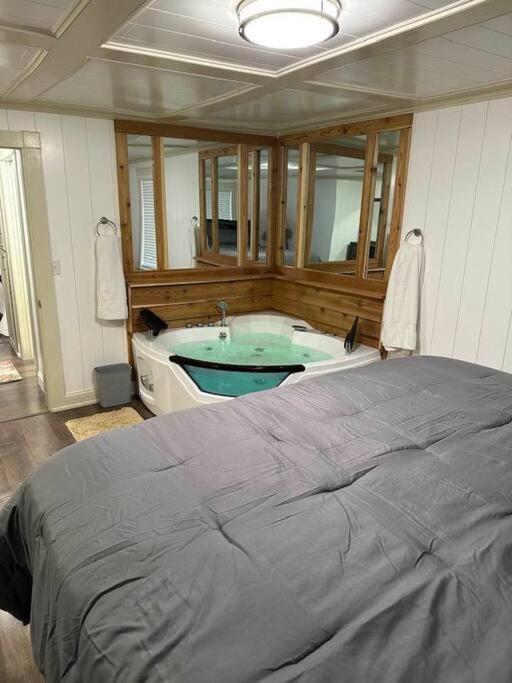 Hot Tub 5 Beds Apartment Moorhead Екстериор снимка