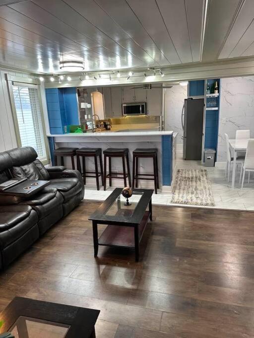 Hot Tub 5 Beds Apartment Moorhead Екстериор снимка